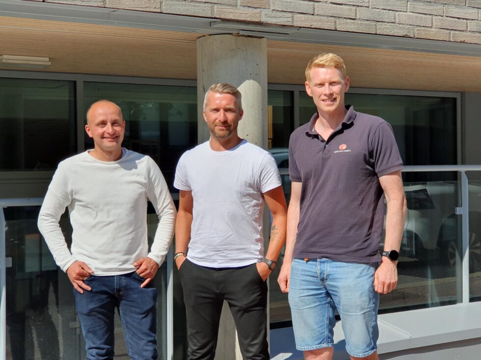 Assisterende daglig leder, Stian Bergerud (f.v), daglig leder Nicolay Paulsen og styreleder Peder Gjølstad Røhnebæk.