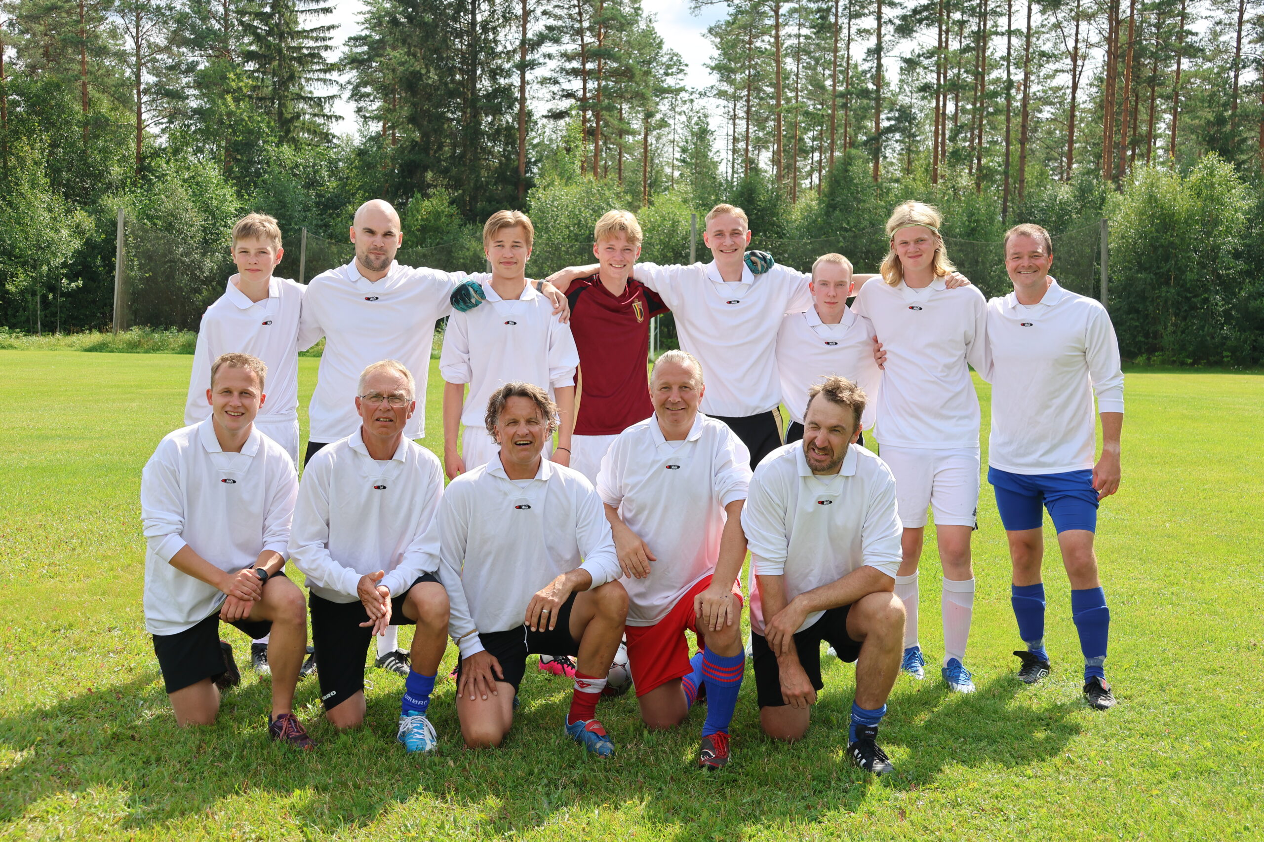 Lunders&aelig;ter hadde fordelen av &aring; ha noen flere innbyttere enn Mosse-gutta og stilte med 13 spillere til &aring;rets fotballkamp..