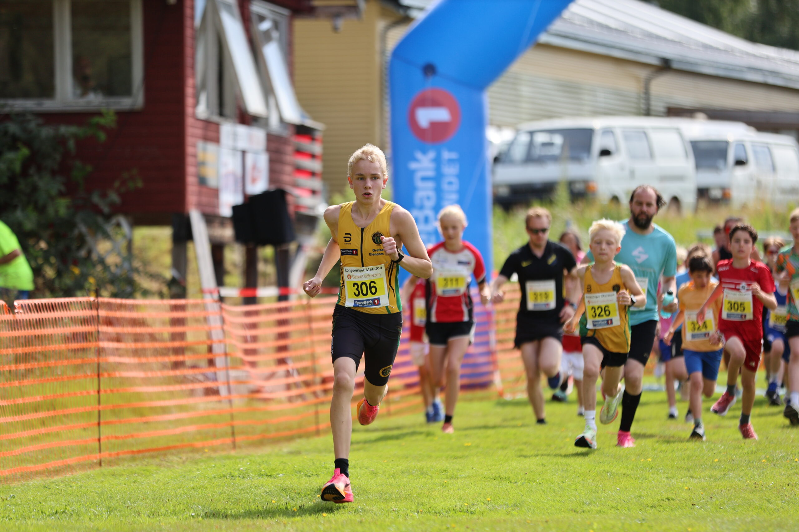 Fabian Vibekken har to gull fra UM, og gikk ogs&aring; av med seieren i NM i terrengl&oslash;p. Fra start tok han kommando p&aring; mini-maratonet l&oslash;rdag.
