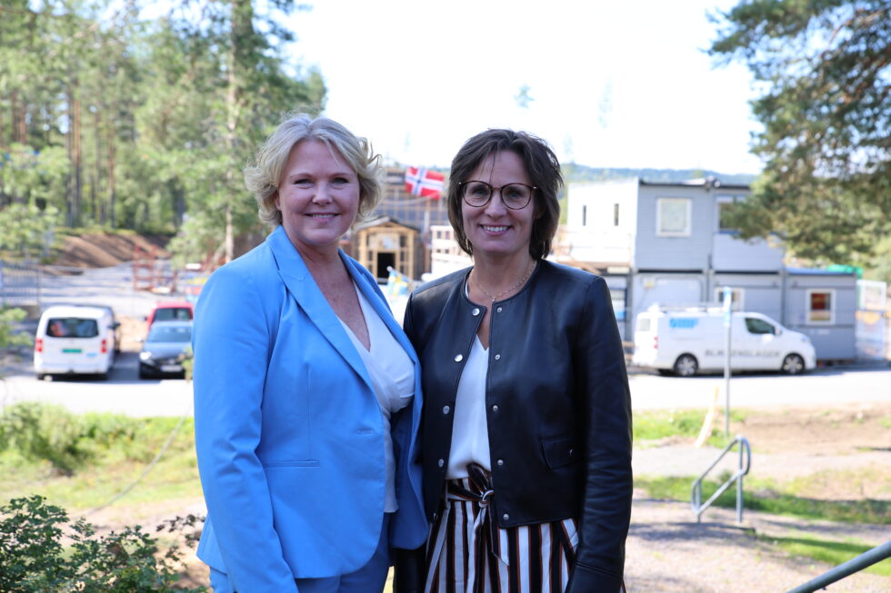 Utviklingsminister og også nordisk samarbeidsminister Anne Beathe Tvinnereim (Sp) og Sveriges EU-minister samt minister ansvarlig for nordiske spørsmål Jessika Roswall (Moderaterna) besøkte Morokulien mandag.