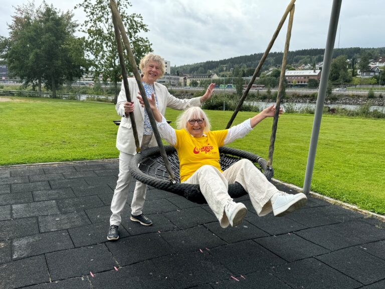 Reidun Hagrud (foran) og Anne Ma Syse gleder seg til Livsgledeuka 2024.