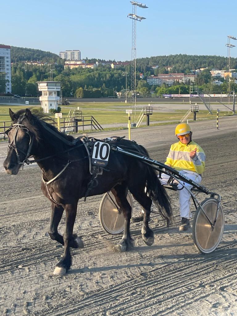 Bjørn Humborstad er 80-år, men hevder seg fortsatt i travsporten.