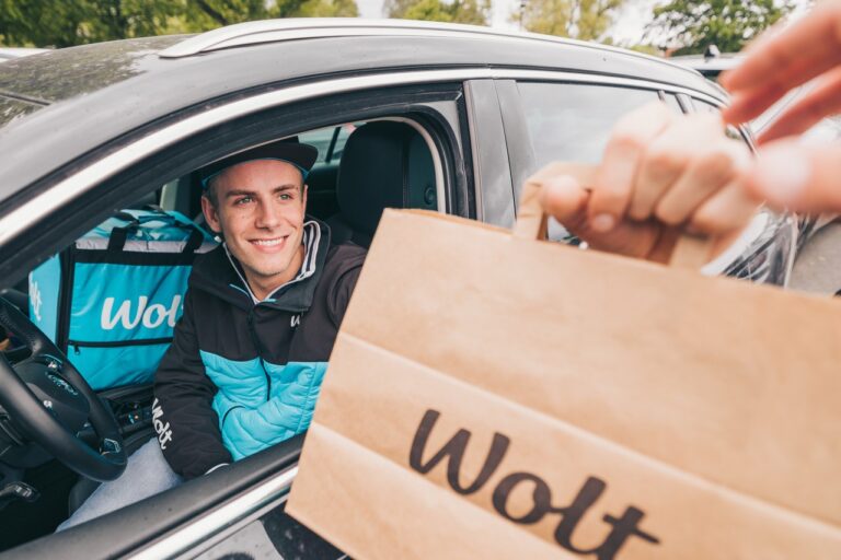 Det er flere som har levert varer på sykkel for Wolt. I Kongsvinger tror de at det er mer aktuelt med bil.