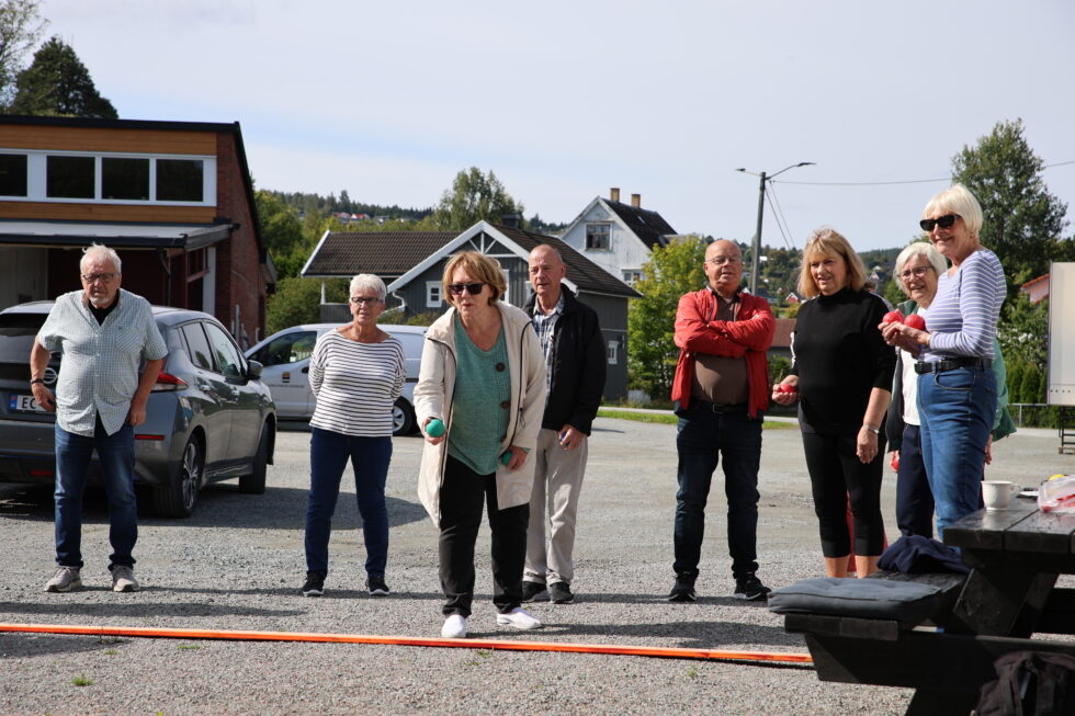 Konkurranseinstinktet var det ikke noe å utsette på da de besøkende fikk prøve seg i lagkonkurranse fordelt på tre lag i boccia.