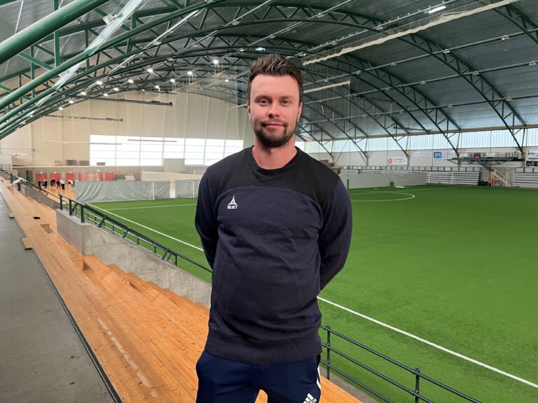 KIL-trener Sindre Sæther skulle gjerne sett at håndballsesongen var litt lenger unna, men lørdag er det serieåpning i Tråstadhallen for KIL-damene i 2. divisjon.