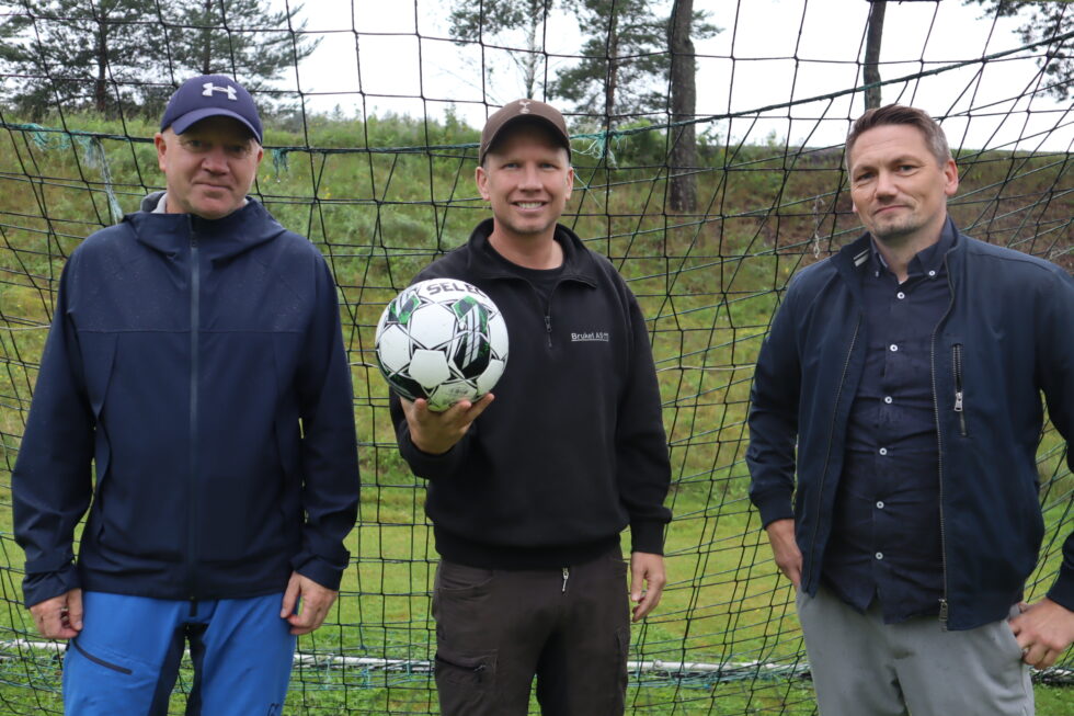 Hans Petter Bråthen (t.v.), Bjørn-Toni Bakken og Lars Erik Løvberget er blant arrangørene også i år. Marie Nygård er også med i arrangørgruppa, men var ikke med da bildet ble tatt i fjor.