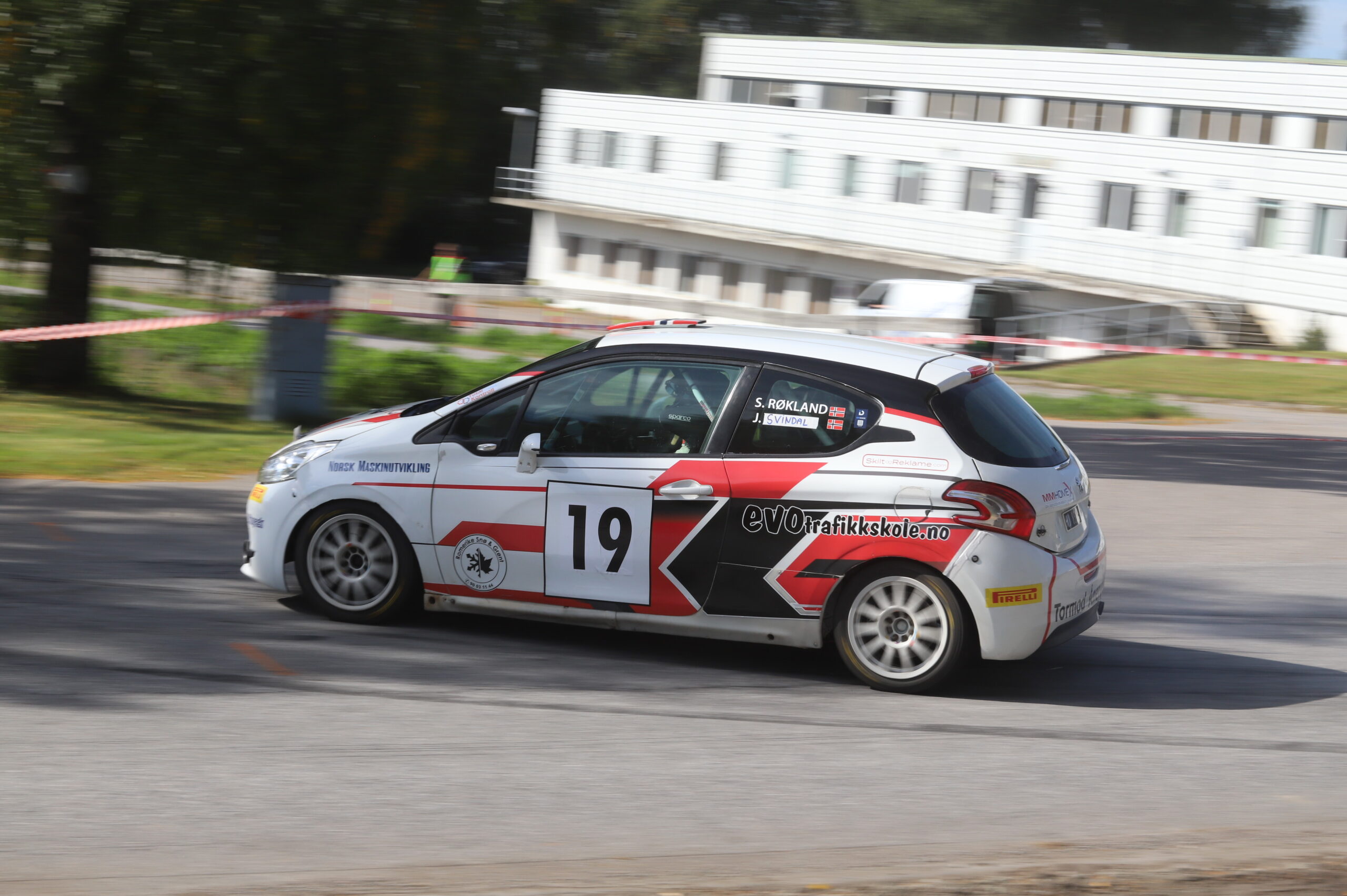 Steve R&oslash;kland syns det har v&aelig;rt stas &aring; kj&oslash;re sprintrally p&aring; hjemmebane i Kongsvinger. Det f&aring;r han ikke gjort i &aring;r