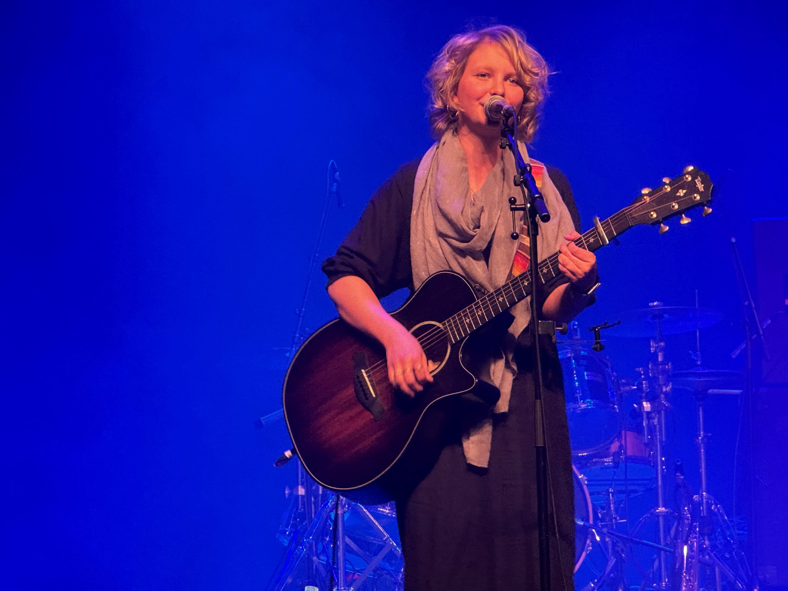 Birgitte And The Dusty Trails spilte i Rådhus-Teatret søndag. Hun har laget ungdomsprogrammer for Radio Kongsvinger.