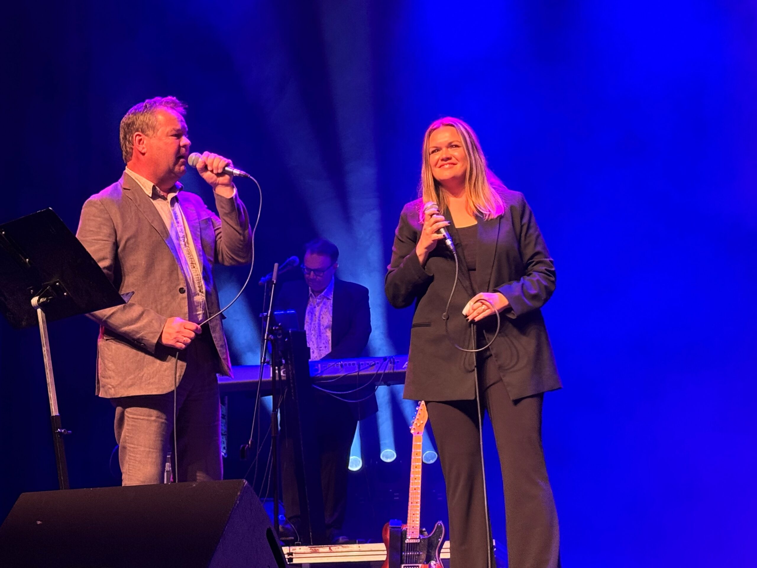 Trond Erik Grundt og datteren Julie i Rådhusteatret. Trond Eriks avsluttet søndagens forestilling.