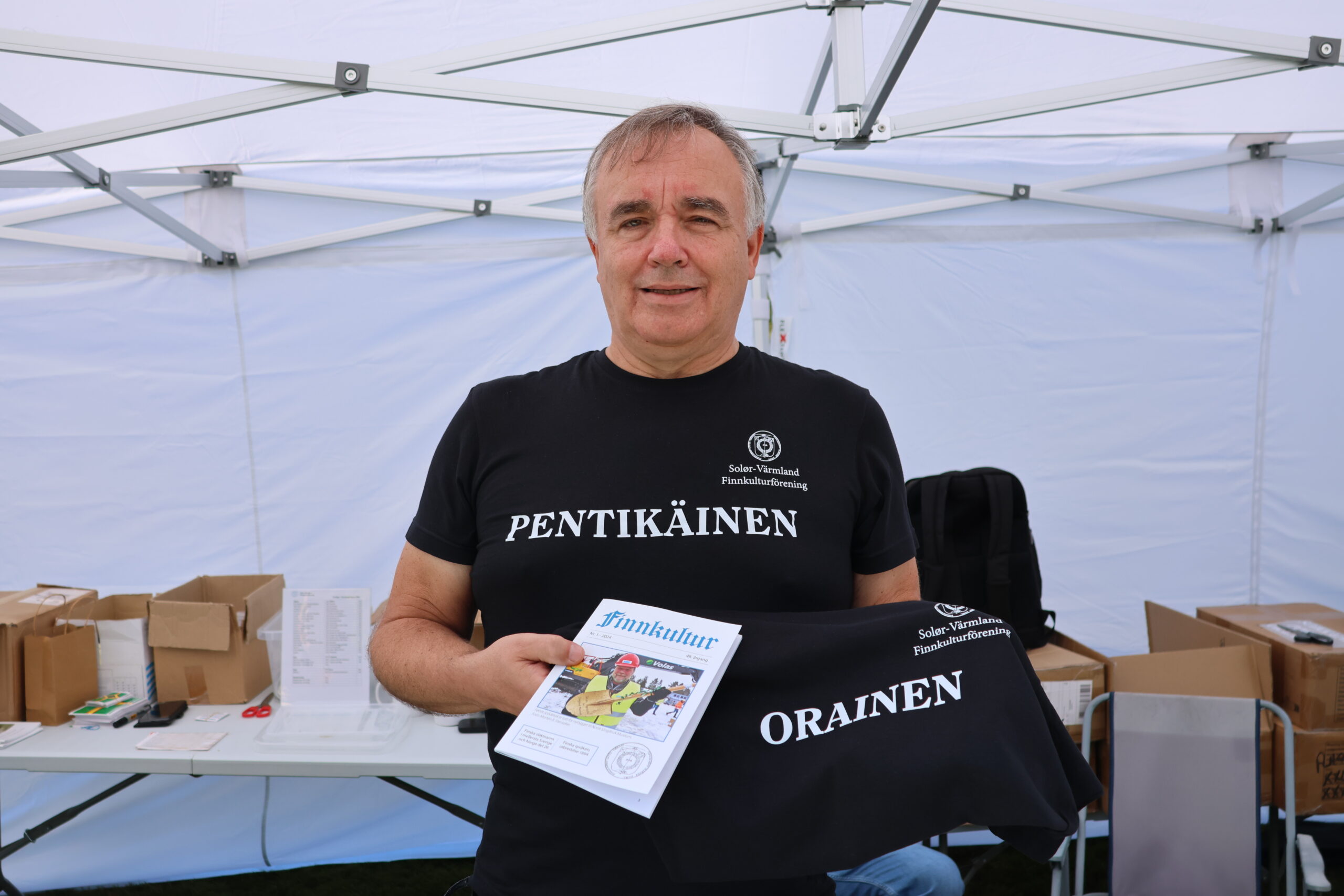 Jan Myhrvold var p&aring; festival for &aring; fortelle om Sol&oslash;r- V&auml;rmland Finnkulturforening og deres arbeid.