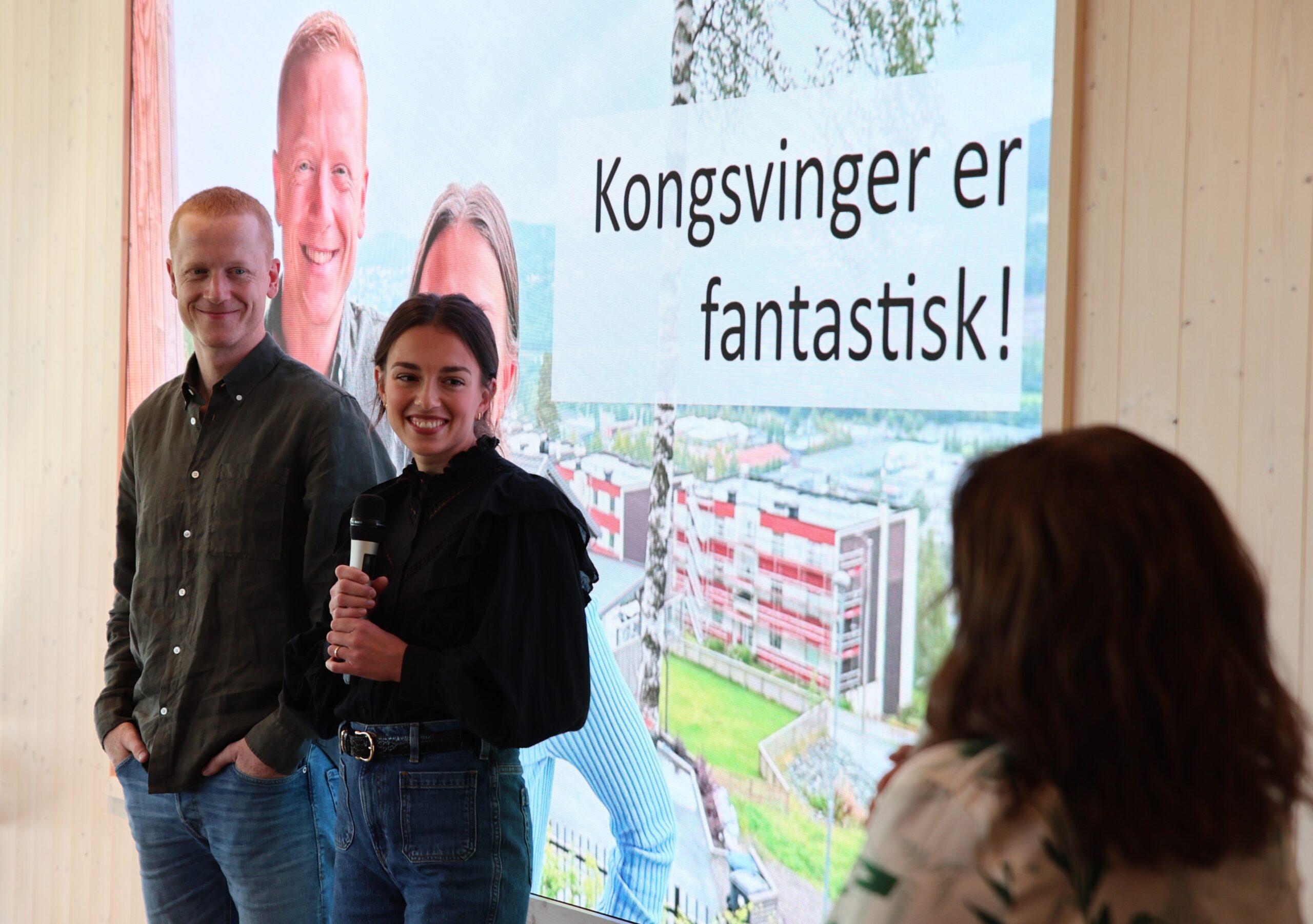 &ndash; Det at vi st&aring;r her viser i dette bygget viser at det er gode ting som skjer p&aring; Kongsvinger, Hedda D&aelig;hli B&oslash; til de fremm&oslash;tte p&aring; &aring;pen dag p&aring; Innlandet Science park. Sammen med Johannes Thingnes B&oslash; fortalte de om hvordan de hadde hatt det p&aring; Kongsvinger siden de flyttet hit.