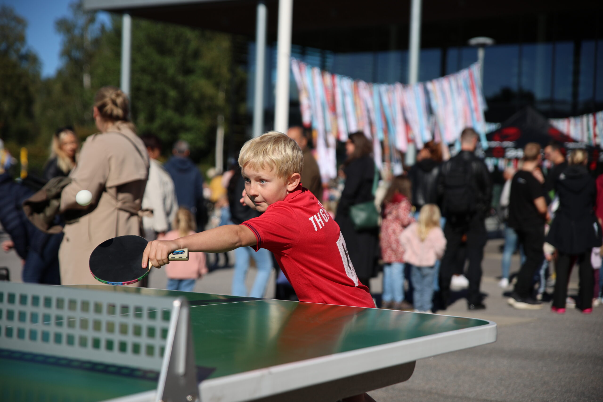 Thorbj&oslash;rn Westvold Gj&oslash;lstad viste frem sine ferdigheter p&aring; standen til Kobra bordtennisklubb.