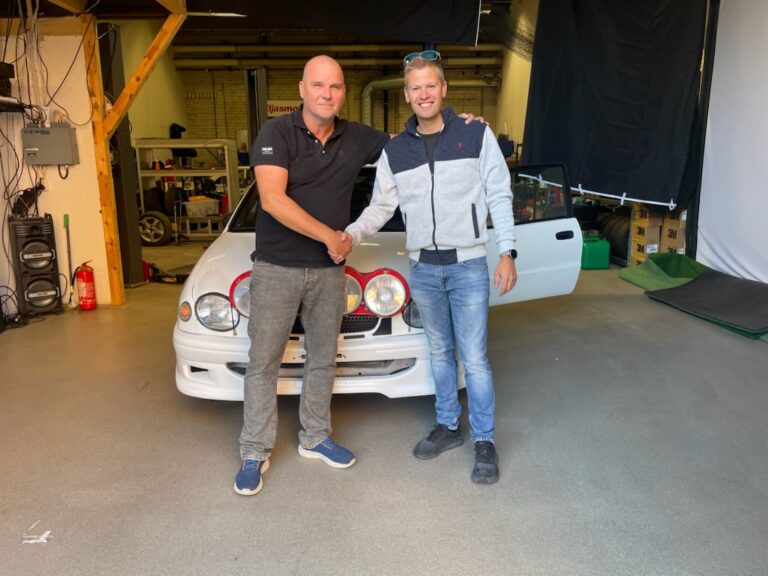 Steve Røkland gleder seg til å få testet sin ny Toyota Corolla.