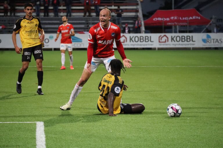 Emil Arendrup Nielsen var ikke alene om å være frustrert på gressmatta i det en målløs kamp utspilte seg på Gjemselund mandag kveld.