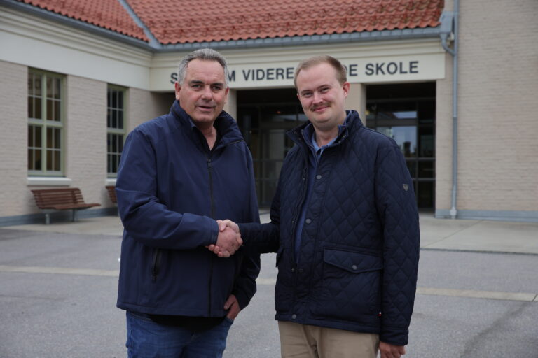 Ansvarlig redaktør i Mitt Kongsvinger Brynjar Fredheim, og styremedlem i Kongsvinger-Vinger historielag, Oskar Aanmoen gleder seg til samarbeidet om foredraget om den svenske krigshelten.