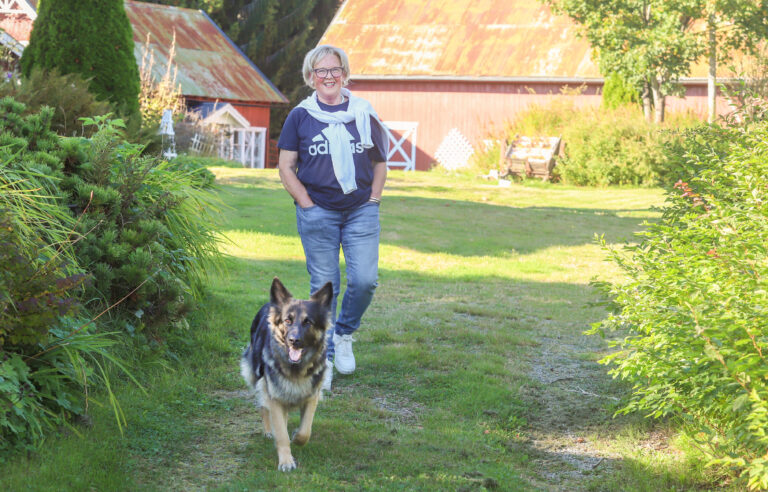 Det er gått 26 år siden Elisabeth Johnsrud Holm ble Vålerenga-supporternes skyteskive. – Det var en tøff da det sto på, sier hun.