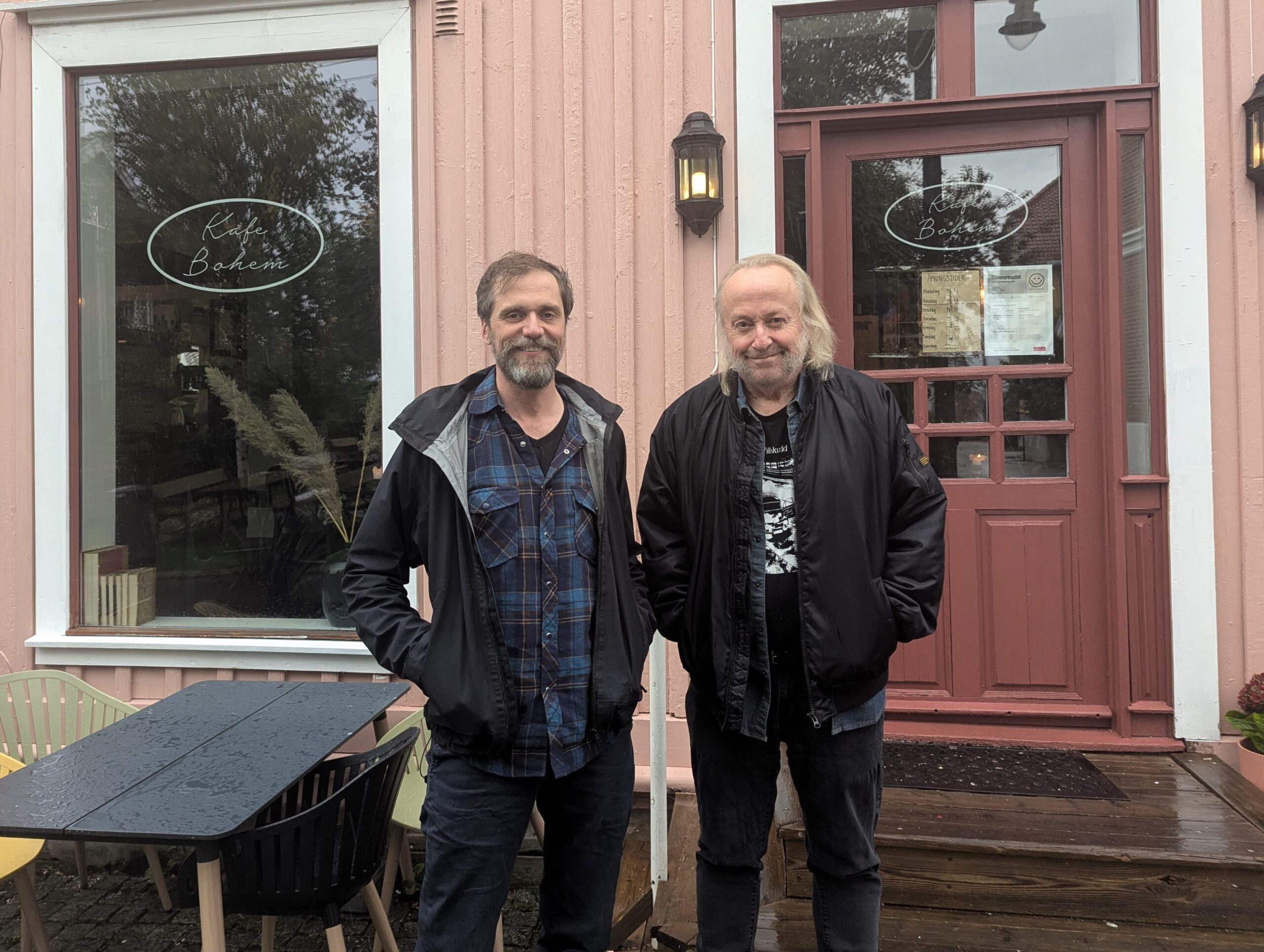 Erik Lukashaugen og Levi Henriksen har samarbeidet om &aring; utgi konserten fra R&aring;dhus-Teatret p&aring; LP.