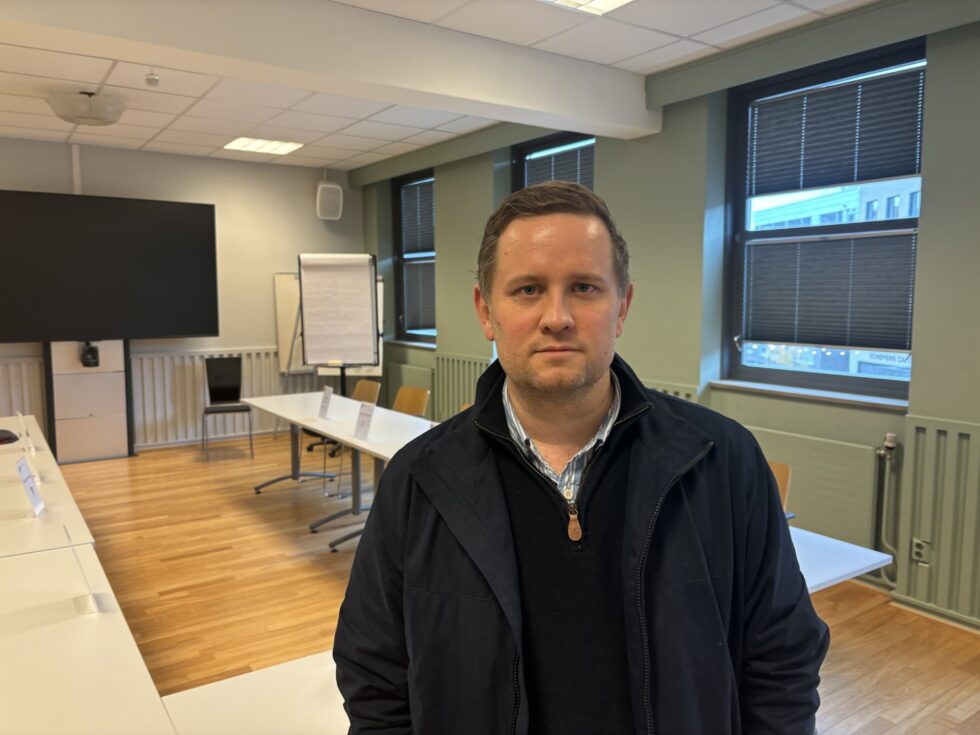 Øyvind Randmæl-Warpe, gruppeleder i Kongsvinger Høyre, mener Innlandet Arbeiderparti forvirrer publikum gjennom måten de presenterer kommunenes inntekter i forslag til statsbudsjett.