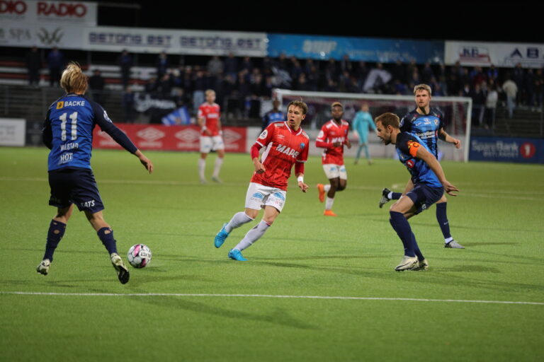 For Jesper Grundt har det vært to begivenhetsrike dager. Søndag feiret han 22-årsdag. Mandag kveld spilte han sin 100. kamp i KIL-trøya.