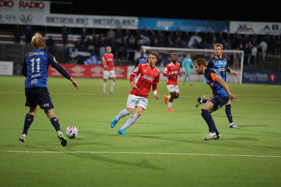 For Jesper Grundt har det vært to begivenhetsrike dager. Søndag feiret han 22-årsdag. Mandag kveld spilte han sin 100. kamp i KIL-trøya.