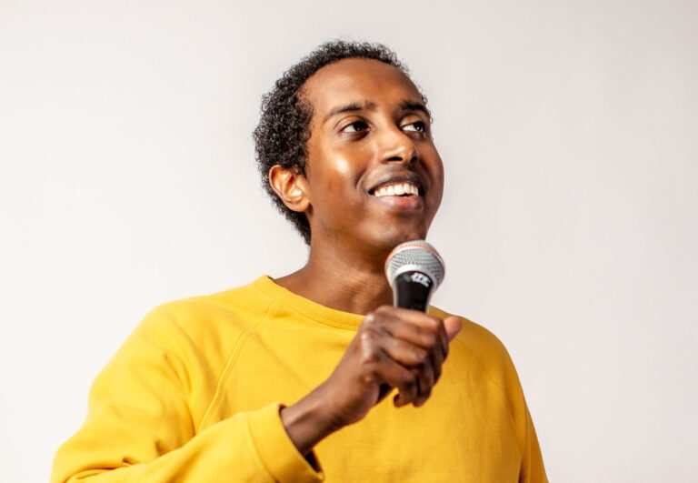Ahmed Mamow er kjent fra flere NRK-serier.