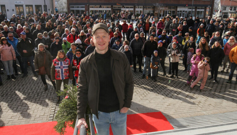 Kongsvingers befolkning møtte opp for å hylle Johannes Thingnes Bø etter hans fantastiske innsats i Beijing-OL i 2022.