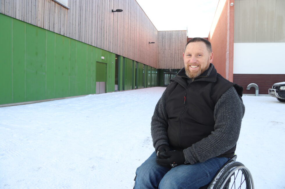 Hans Hanssen er spent på hvor mange som møter opp på det nye rullestolhåndball-treningstilbudet som starter i KUSK-hallen fredag.