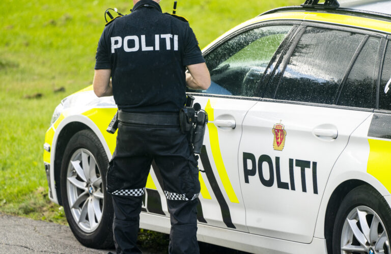 Politiet har ransaket hjemmet til den mistenkte.
