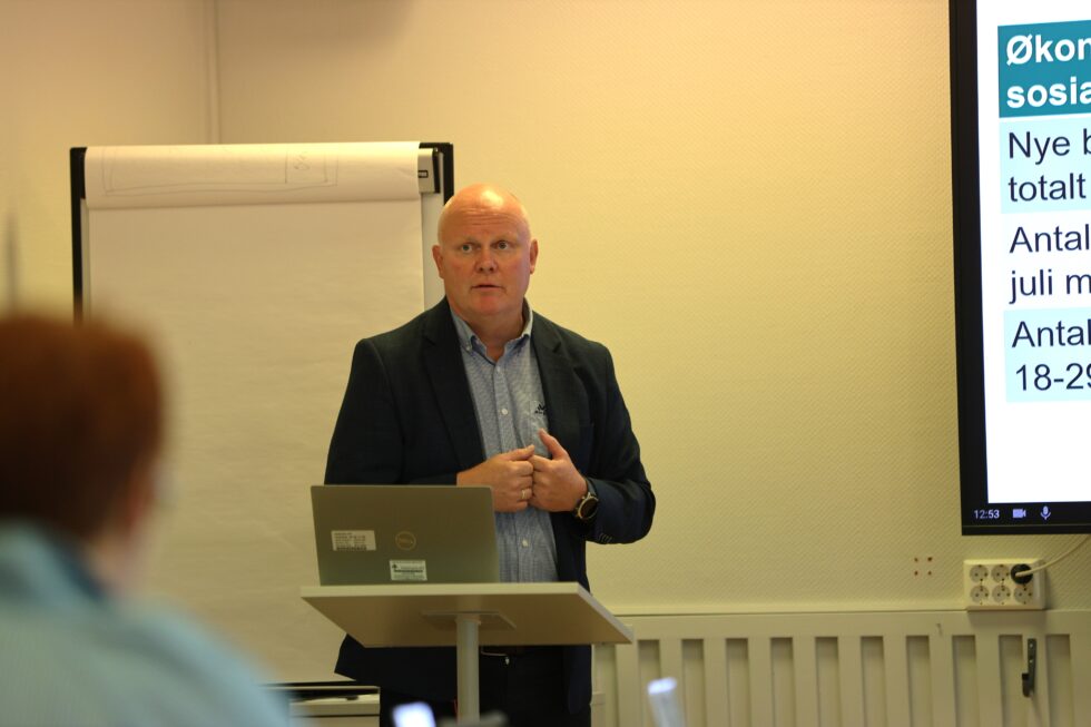 Kommunedirektør Lars Andreas Uglem mener det må treffes tøffe beslutninger for å få orden på økonomien.