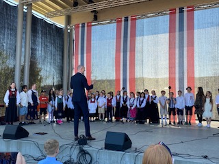 Kongsvinger barnekor fra en opptreden på 17. mai.