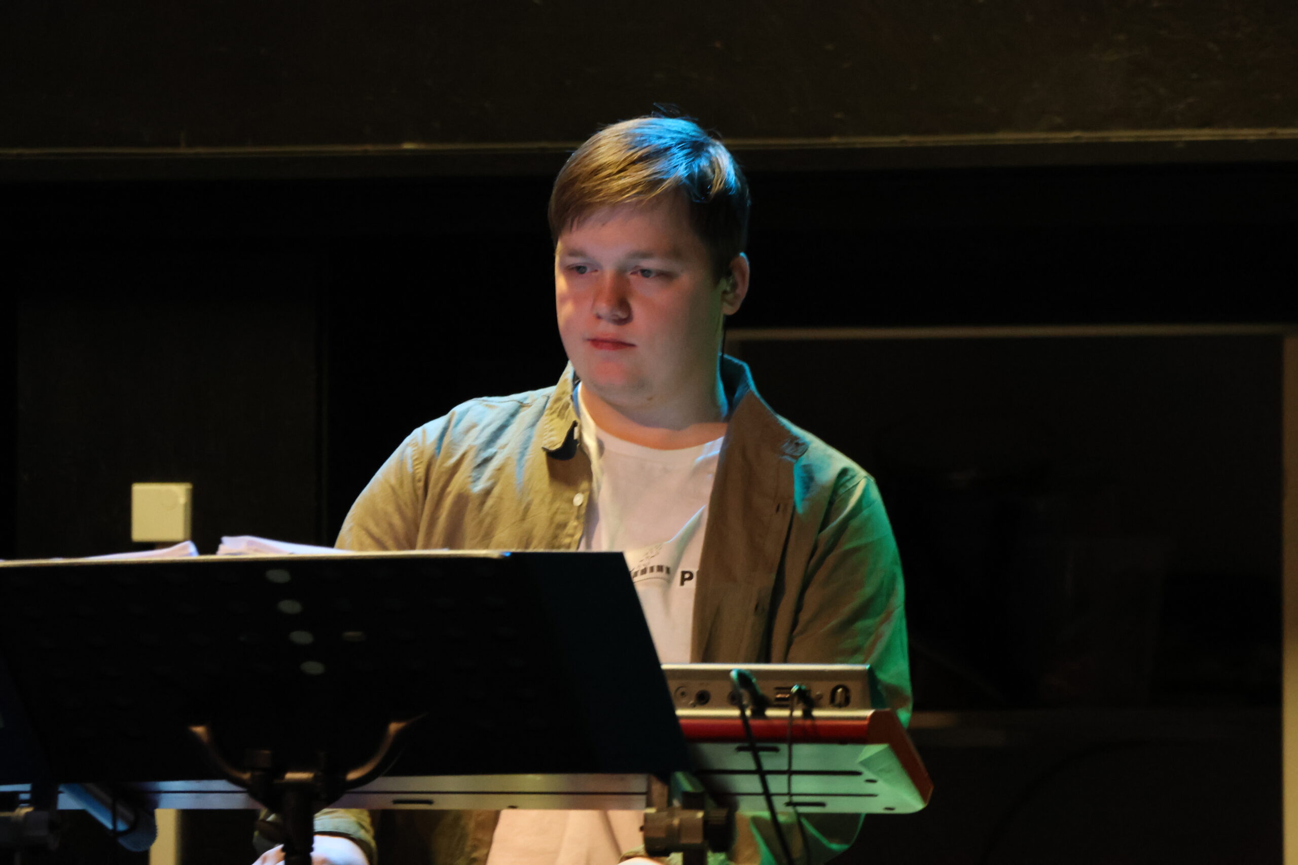 Philip Østby er bandets keyboardist.