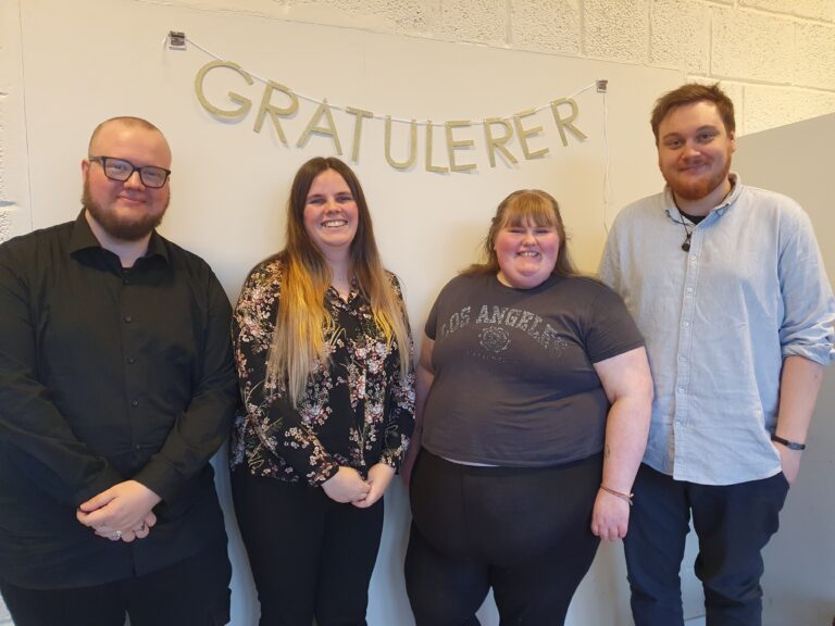 Espen Eriksen (f.v.), Sandra Bjerkås, Renate Evensen og Andreas Rusti Johansen er fire av de åtte kursdeltagerne.