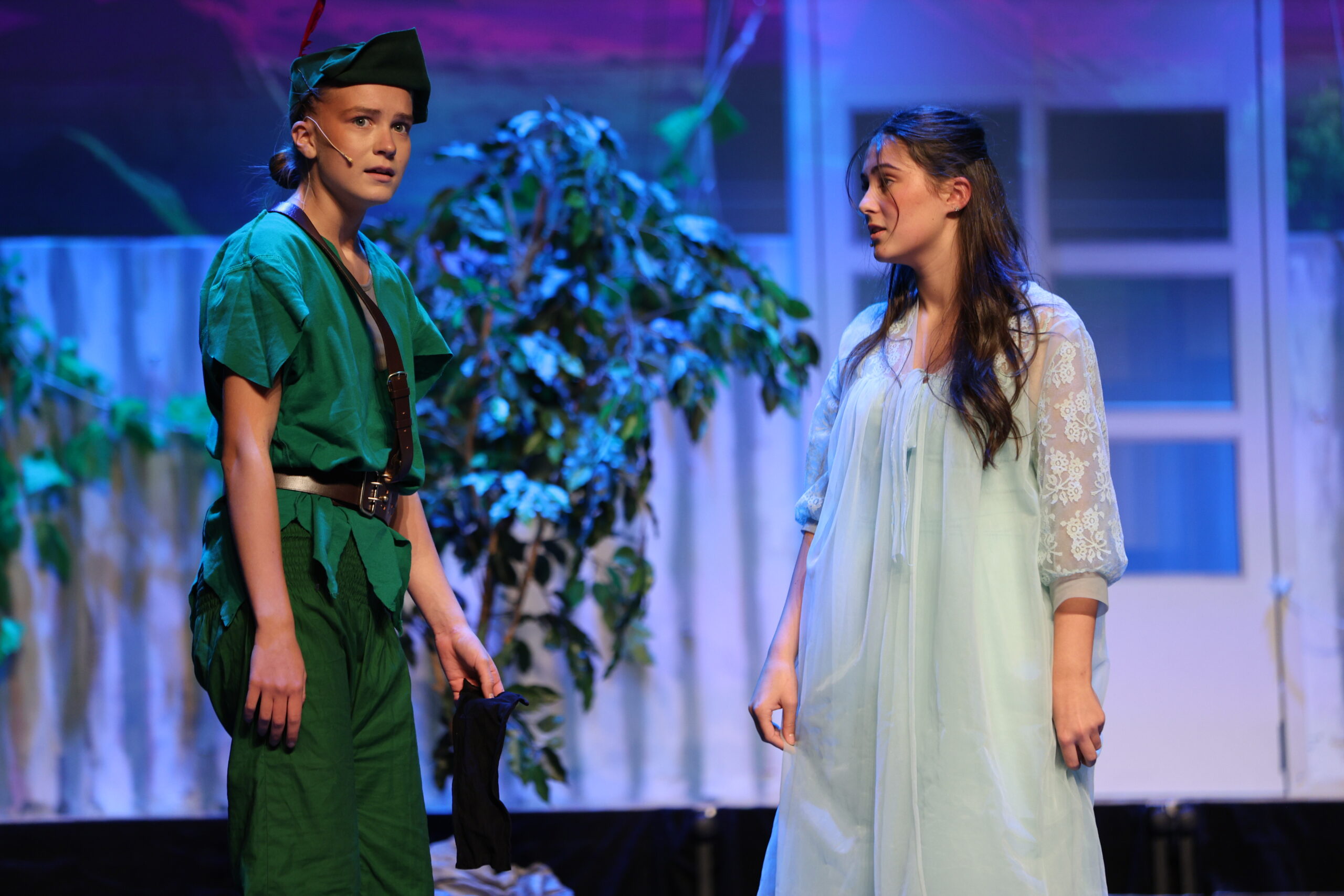 Olivia Egnersson spiller rollen som Peter Pan, mens Luna Tomteberget Lalande spiller rollen som Wendy.