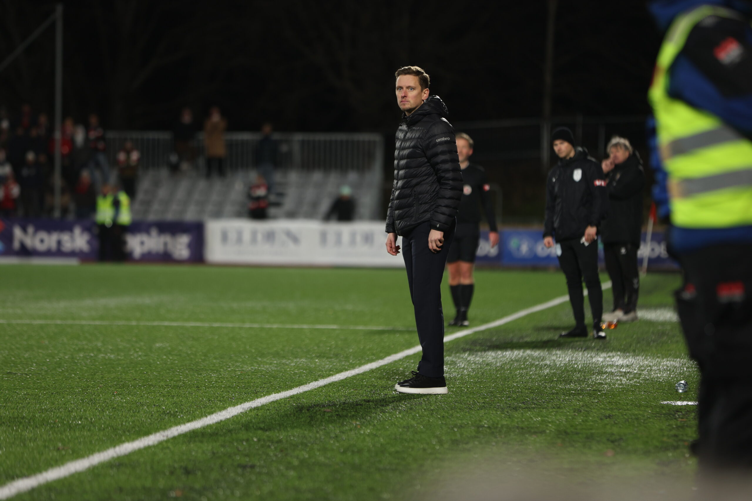 Johan Wennberg var lenge nervøs på sidelinjen, men kunne slippe jubelen løs etter 120 minutter.
