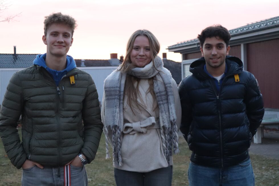 – Det er gøy å ha en bedrift der vi gjør noe nyttig og kan hjelpe andre mennesker, sier Emil Digerud Bakken (t.v.), Thea Myrvang og Nali Omar.
