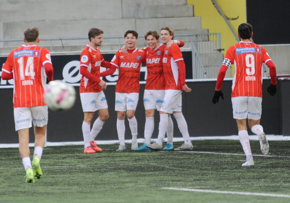 Jubel og seiersglede for Lucas Ravn-Haren (f.v.), Joel Nilsson, Noa Williams, tomålsscorer Jesper Grundt, Andreas Dybevik og kaptein Adem Güven.