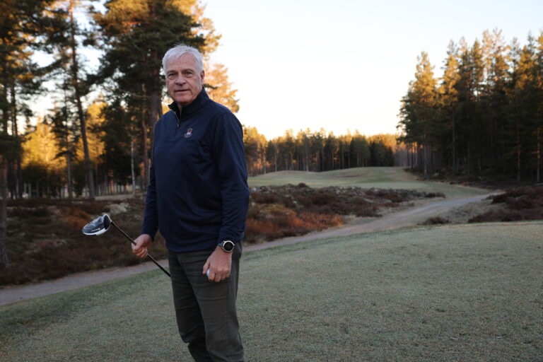 Olav Nysæter har byttet ut fotballskoene med golfkølla.