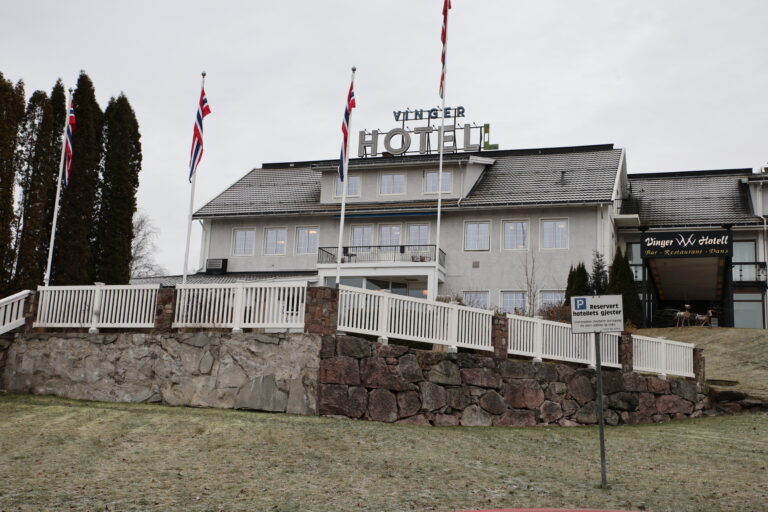Vinger Hotell levnes ikke mange lovord etter at en influenser har besøkt overnattingsstedet.