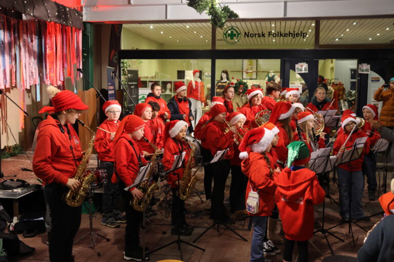 Kongsvinger skolekorps og Kongsvinger Barnekor inviterer til Barnas julekonsert i Vinger kirke lørdag 7. desember.