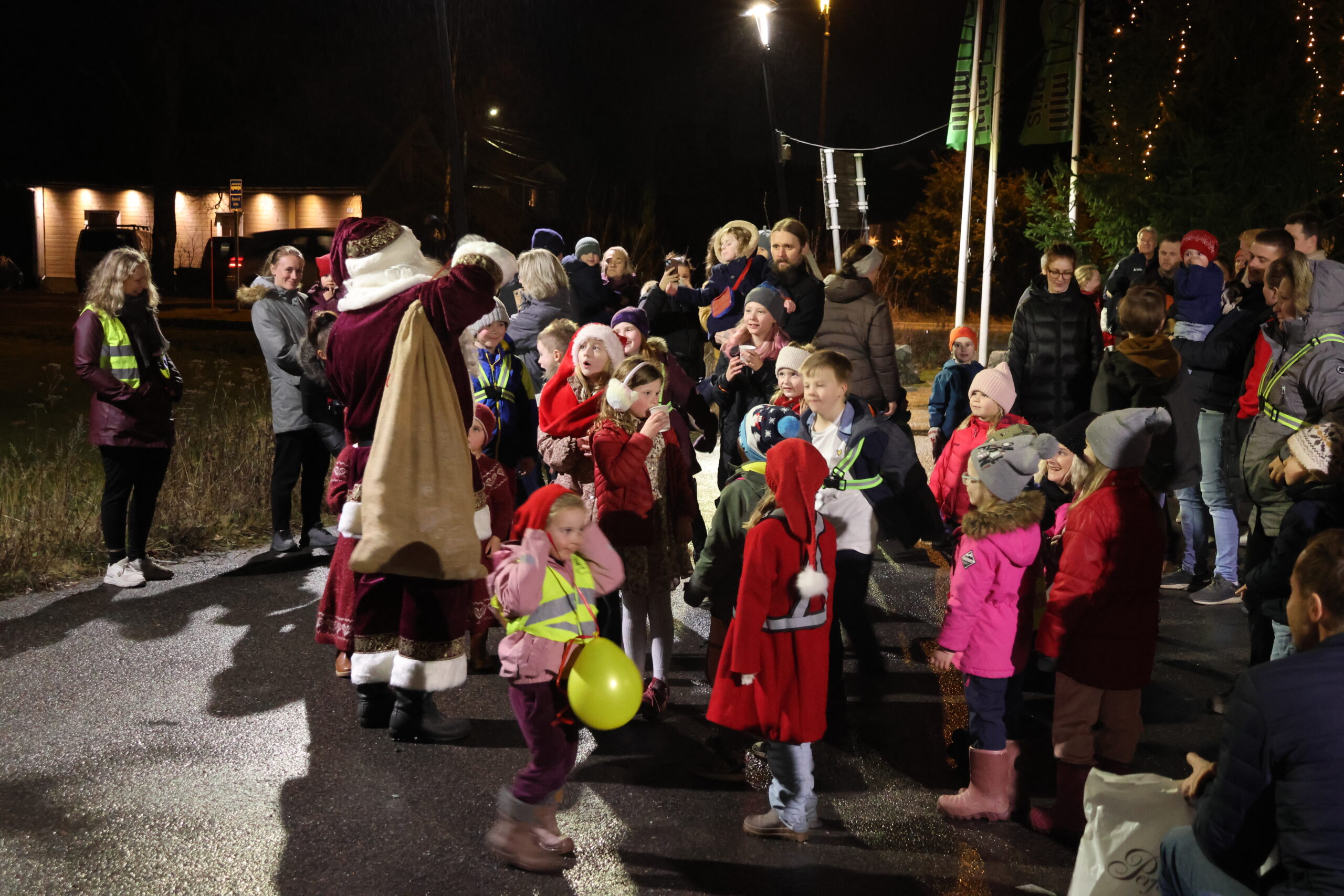 Besøk av Rafjellnissen var populært på Roverud.