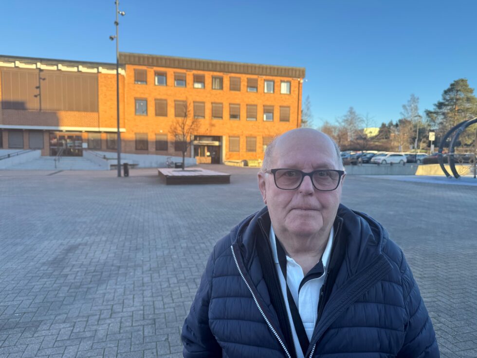 Kjell Arne Hanssen mener politikerne må ta selvkritikk for at de ikke har reagert sterkere underveis på pengebruken i kommunen i år.