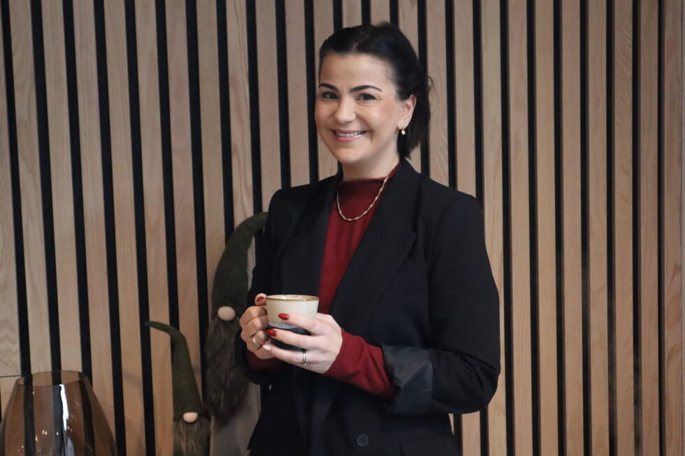 Kaja Maaø Hara (33) flyttet til Kongsvinger for å starte en karrirere. Nå har hun lederjobb i Ø.M. Fjeld.