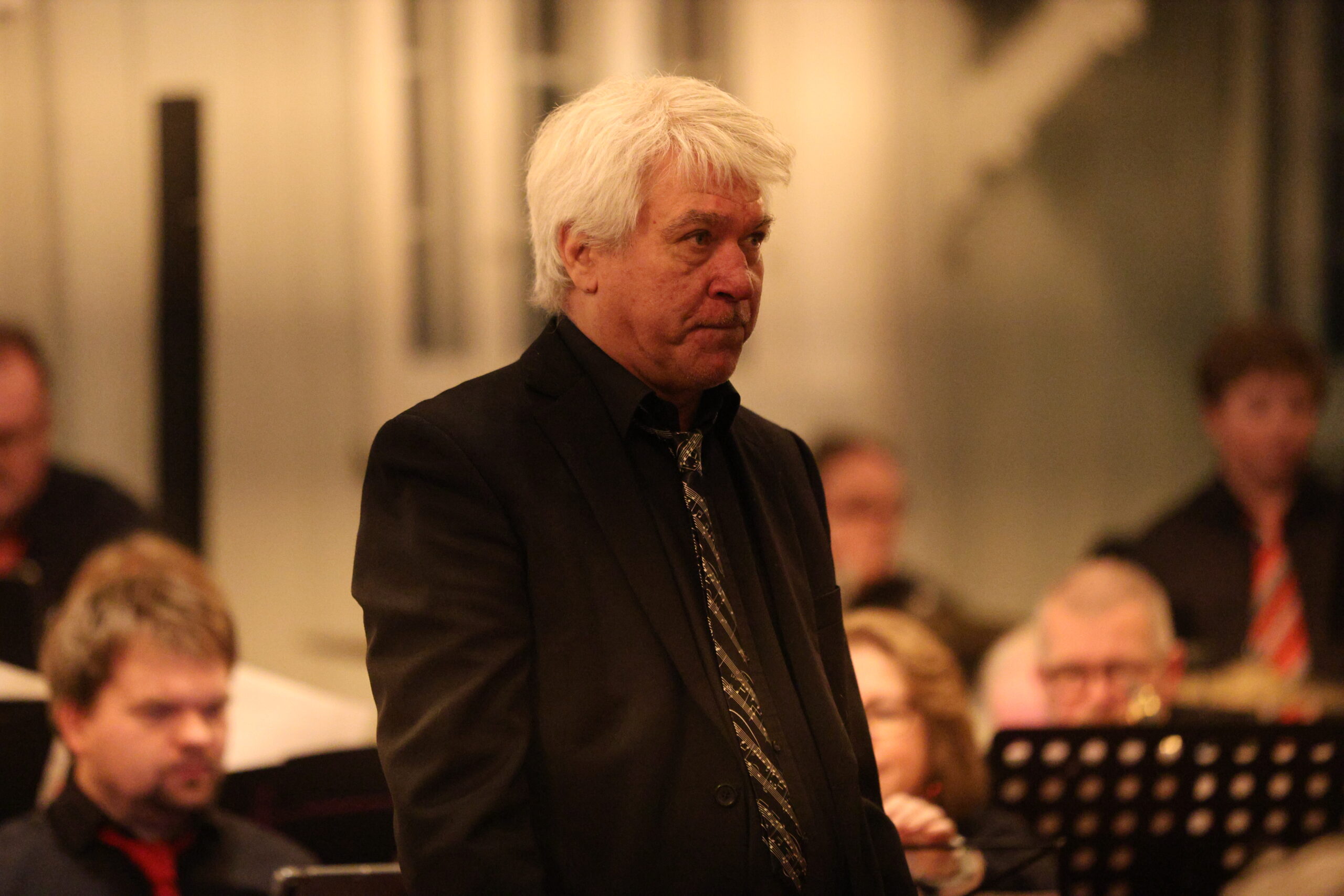 Dirigent for Glommasvingen janitsjar: Knut Harald Jensen.