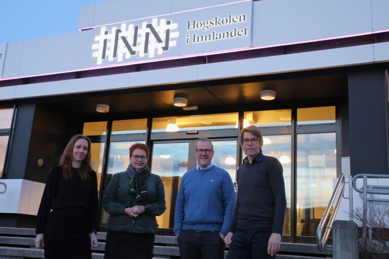 Et studie kommer tilbake til Høgskolesenteret, men det mener denne gjengen ikke er nok. Fra venstre: Klyngeleder Helga Bratlie Helland i industriforeningen 7Sterke, ordfører Elin Såheim Bjørkli, daglig leder ved Høgskolesenteret i Kongsvinger, Vegard Herlyng og daglig leder i Klosser Innovasjon i Kongsvinger, Lars Gillund.