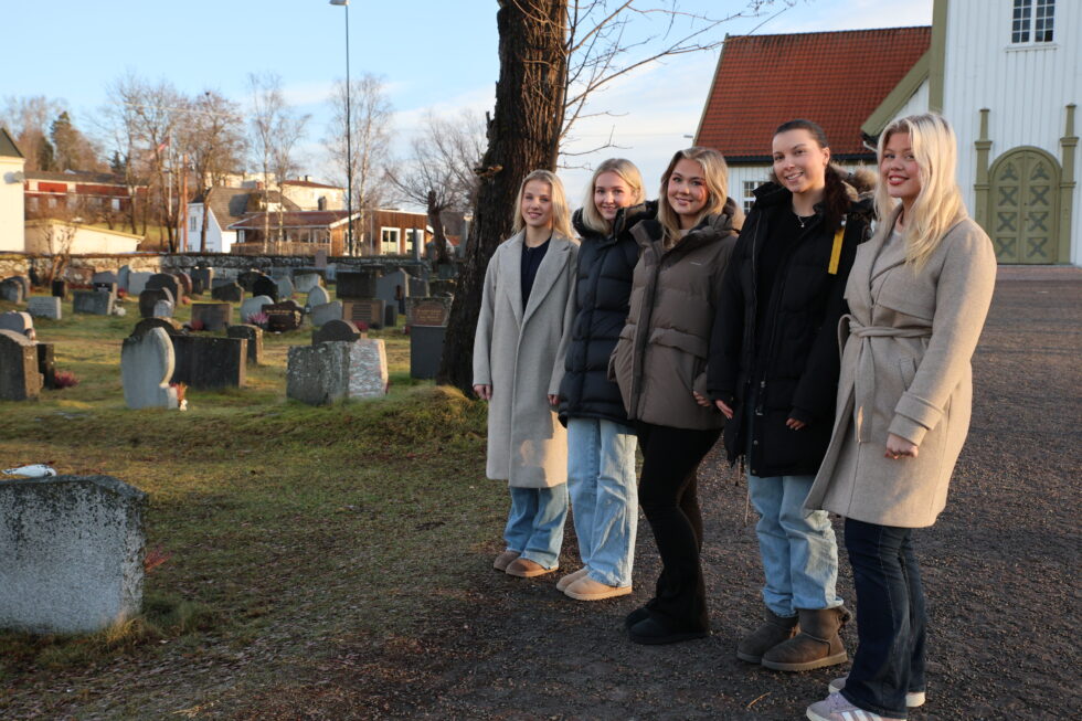 Dette er gjengen som har etablert Gravstell UB. F.v. Frøya Høgberg, Astrid Wangen Amundsen, Hanna Torp, Ingrid Walberg Nilssen og Andrea Ødegård Ruud.