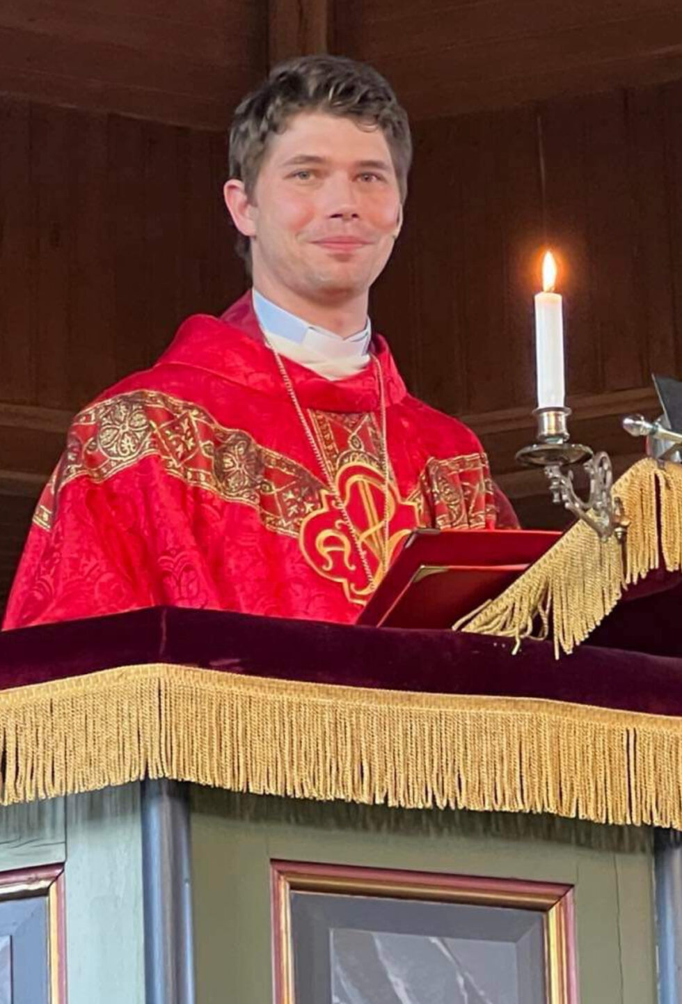 Morten Grindvoll (32) er utdannet teolog og har jobbet i Den norske kirke som prest i flere år.