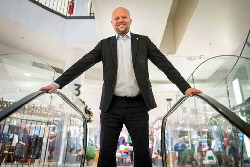 Finansminister Trygve Slagsvold Vedum (Sp) mener flere av endringene som skjer fra nyttår er bra for folks økonomi.