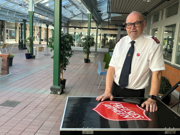 Leif Erling Fagermo er strålende fornøyd med at årets Julegryte ble rekordstor.