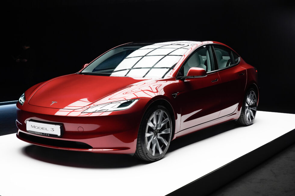 Tesla er fortsatt den mest solgte bilen i Norge, viser tall for 2024.