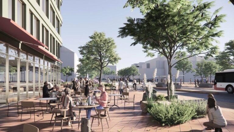 Slik vil det kunne bli seende ut på det nye torget ut mot Jernbaneplassen. De utvendige områdene vil stå helt ferdige ved årsskiftet 25/26, ifølge Bane Nor Eiendom.